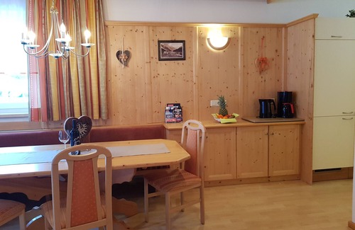Sankt Leonhard im Pitztal Apartment | Spacious vacation apartment, 74m2, top furnishings in Tyrolean style, 2 bedrooms