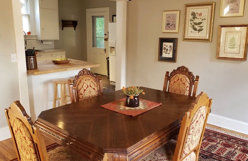Hannibal House | Spacious Victorian perfect for large groups. Walk to Main Street!