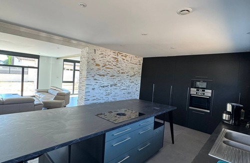 Les Ponts-de-Ce Villa | Spacious villa with private pool