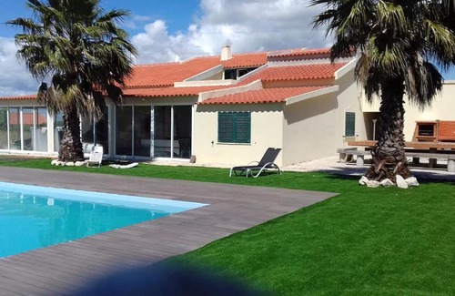 Palmela Villa | Spacious Villa in Palmela with Private Pool and Garden