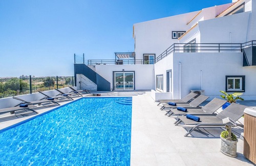 Pera Villa | Spacious Villa: Jacuzzi, Cinema & Heatable Pool