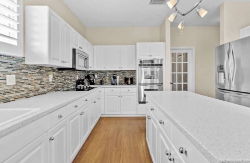 SilverLakes Villa | Spacious Villa with pool and jacuzzi