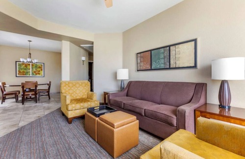 North Scottsdale Resort | Spacious Villa, walking distance from TPC for Waste Management with full kitchen