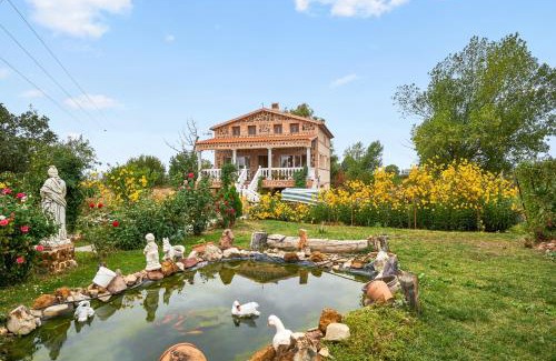Porzuna Villa | Spacious villa with pool in Porzuna - 90 m² and mountain view