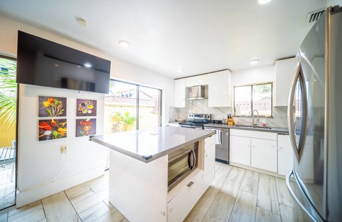 Ives Estates House | Spacious Vitality Villa in Miami with dedicated workspace 3 bed 2 bath