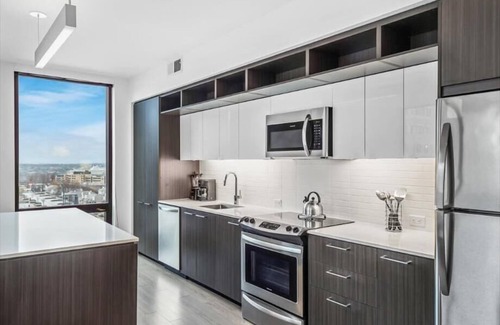Reston Apartment | Spacious w/Full Kitchen & In-unit Washer/Dryer | Reston