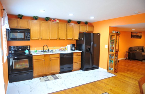 Dupont House | Spacious Walk out Basement Apartment fully furnished