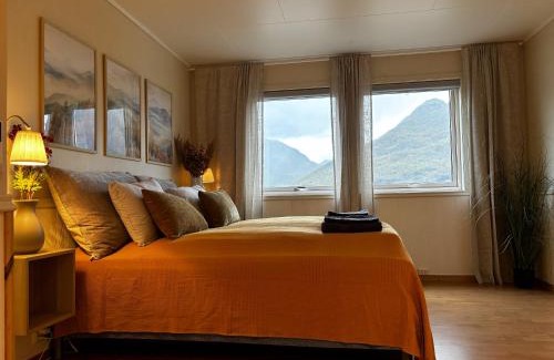 Botnhamn Villa | Spacious Waterfront Gem - Panoramic View - Terrace