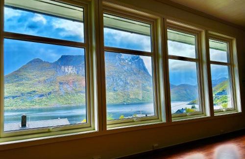Botnhamn Villa | Spacious Waterfront Gem - Panoramic View - Terrace