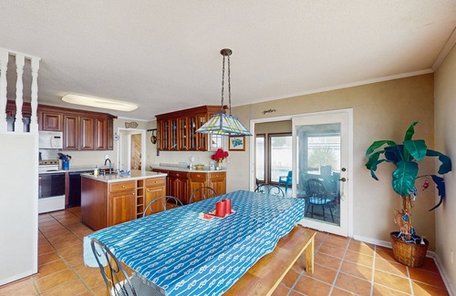Avoca House | Spacious waterfront house with private heated seasonal pool + dock