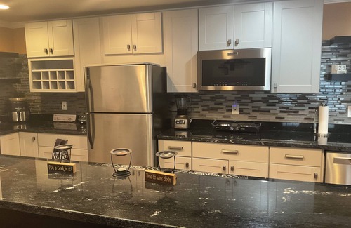 Woodmore Apartment | Spacious well decorated 2-bdrm private Lower Level apartment in enjoyable Bowie