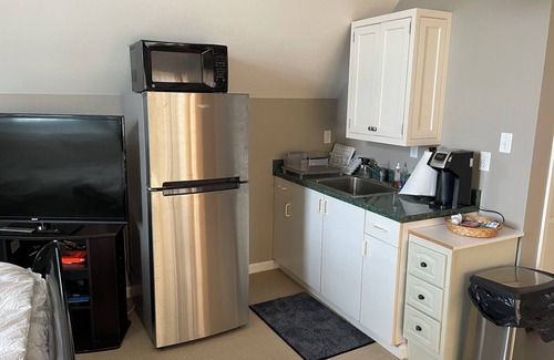 Blue Ridge Apartment | Spacious Western Loudoun studio minutes from wedding and wine venues