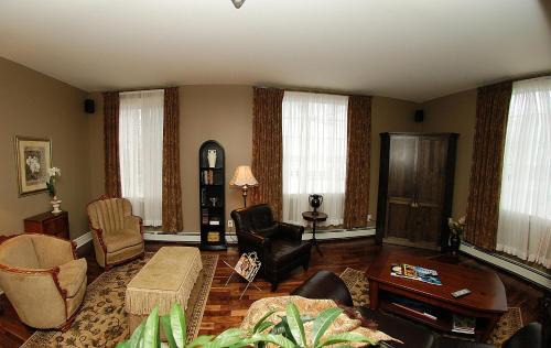 Sydney Cabin | Spanish Bay Inn, CANADA