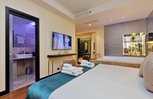Rione XVI Ludovisi Apartment | Spanish Gold Edition