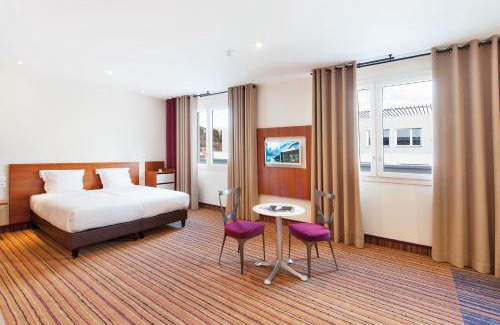 Le Bourg - Gare De Vaise Hotel | Spark by Hilton Lyon Ouest