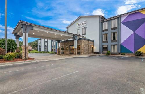 Roanoke Hotel | Spark by Hilton Roanoke Civic Center