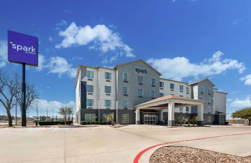 Selma Hotel | Spark by Hilton Selma