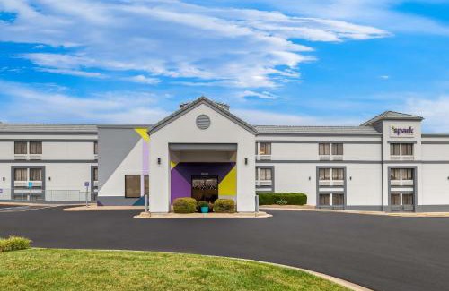 Wichita Hotel | Spark by Hilton Wichita East