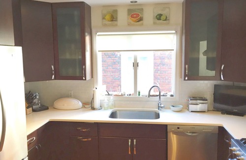 Avon House | Sparkling Cape, steps to lake, 3 blocks to town center, close to beach
