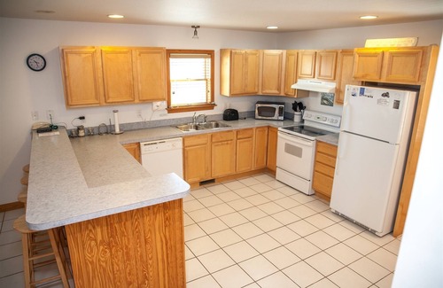 Buxton House | Spartina 3 Bedroom Cottage by RedAwning