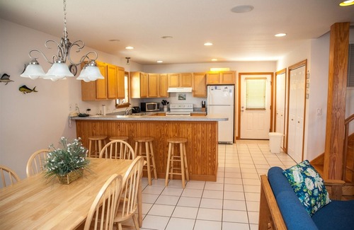 Buxton House | Spartina 3 Bedroom Cottage by RedAwning