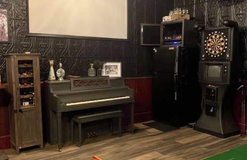 Ironwood House | Speakeasy Lounge Sleeps 16 Silver Street By Trail Private Bar Ironwood Hurley UP