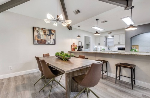 Rowlett House | Speakeasy, Pool, 12 Person Hot tub, Game Room with Arcade, 500MGps Internet.