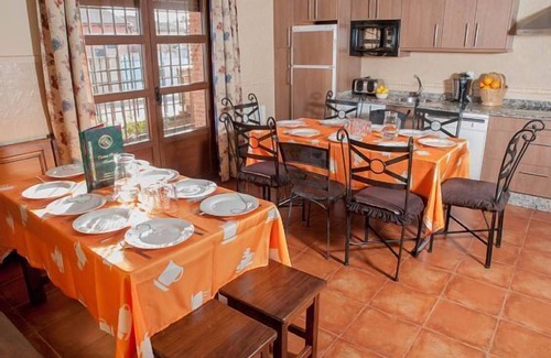Torrecillas de la Tiesa Cottage | Special rural house for large groups with children