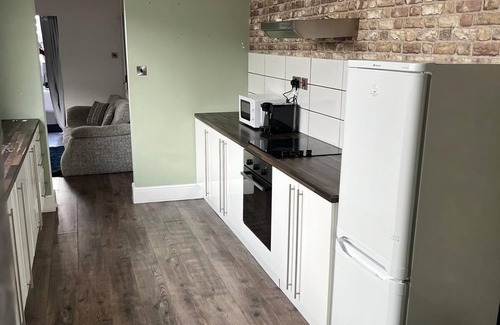 Cleethorpes Apartment | SPECIAL! 5 Bedroom Whole House in Brereton