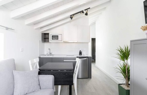 Villaverde de Pontones Apartment | Special studio for couples with individual hydromassage bathtub.