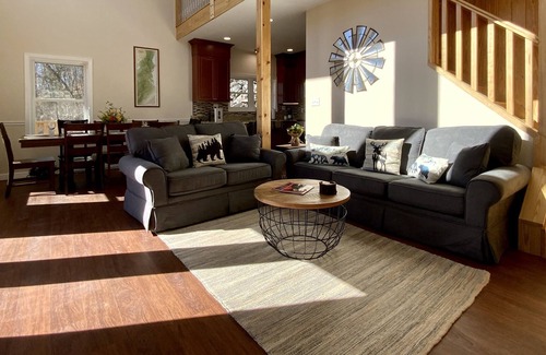 Luray Cabin | Special May pricing! Shenandoah Retreat- Hot Tub, Fast Wi-Fi, EV Charger!