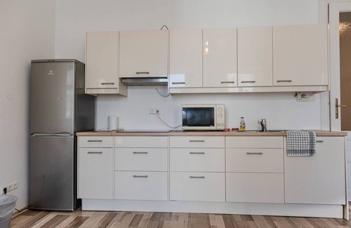 Matzleinsdorf Apartment | Special Vintage Viennese Apt. - 12min f Downtown