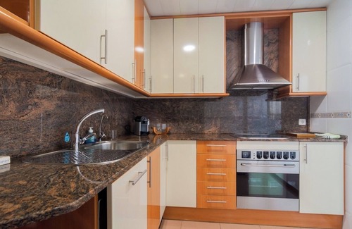 Sant Adria de Besos Condo | SPECTACULAR OAK ON BARCELONA WITH FREE WIFI WELL COMMUNICATED.