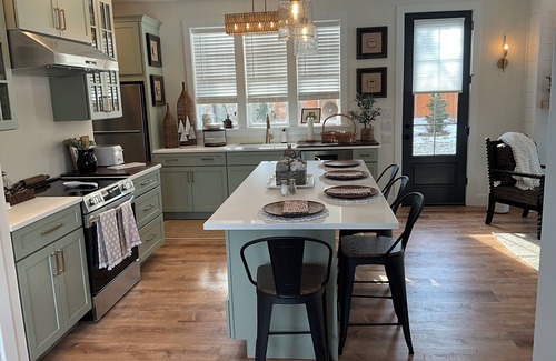 Elm Cottage | Spectacular 2BR/2BA private peaceful cottage - minutes from downtown Lititz.