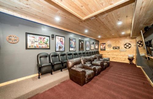 Sevierville House | Spectacular Cabin with Incredible Indoor and Outdoor Spaces in Tennessee