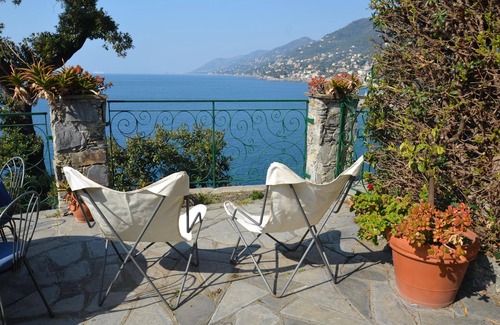Camogli House | Spectacular dream house directly by the sea with private bathing jetty