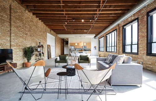 West Loop Apartment | Spectacular Fulton Market Penthouse, Sleeps 24 in Style | Featured In Architectu