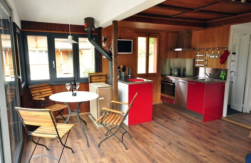 Boenigen Ski Chalet | Spectacular Lake Views. Fully equipped for your holiday needs. Sleeps 5