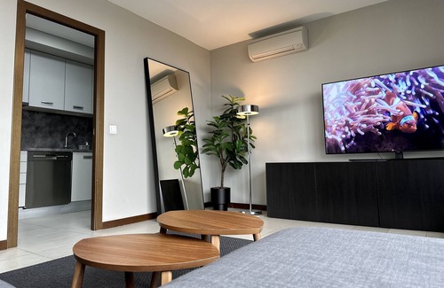 Hortaleza House | SPECTACULAR LOFT MADRID NORTE PARKING AND BREAKFAST
