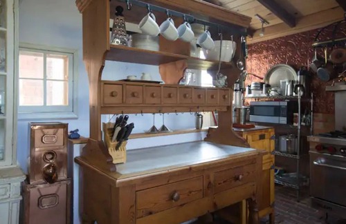 Amherst House | Spectacular Mountain View, Historic House