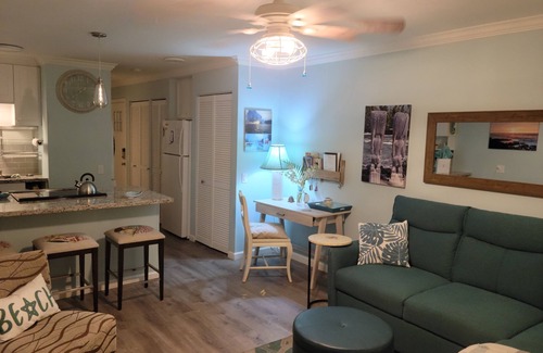 Kailua-Kona Condo | SPECTACULAR OCEAN VIEW at waters edge. Close to Kona Town shops and activities.