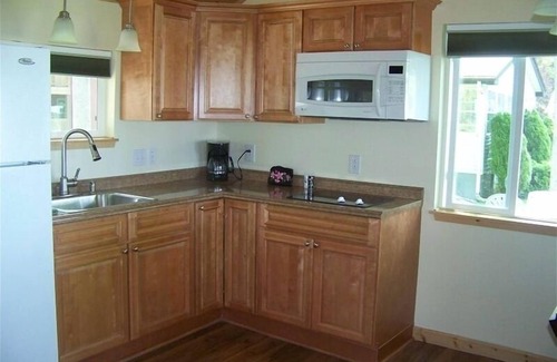 Waterport House | Spectacular Panoramic Lake Views in Romantic, Private Setting