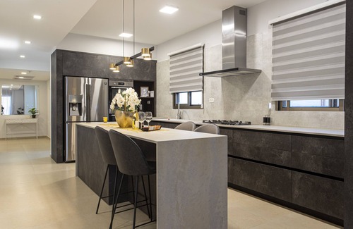 Rehovot Apartment | Spectacular Penthouse with Huge Front & Rear Rooftops.