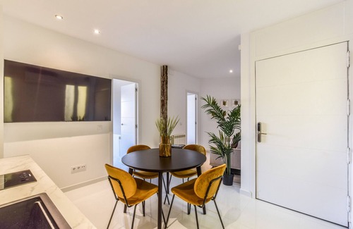 Las Acacias Apartment | Spectacular renovated designer apartment