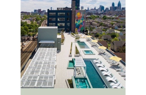 Poplar Apartment | Spectacular rooftop- near the Met- 5 minutes from Center City