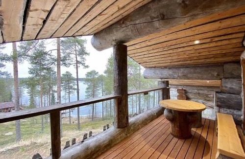 Kuusamo House | Spectacular Rural Log House with 2 Saunas next to a beautiful lake