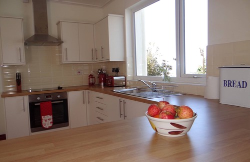 Rhossili House | Spectacular sea views from this family friendly 4 bed holiday home.