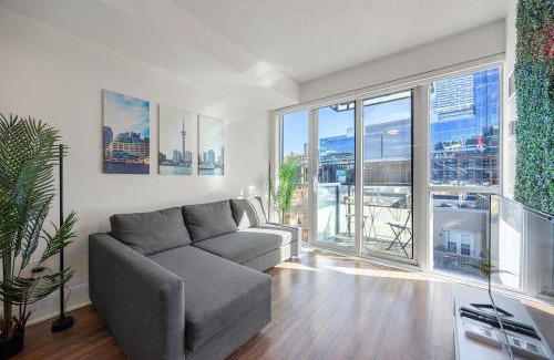 Wellington Place Apartment | Spectacular Suite in the Heart of Toronto