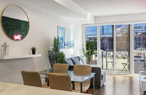 Wellington Place Apartment | Spectacular Suite in the Heart of Toronto