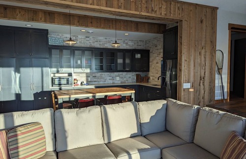South Haven House | Spectacular Sunsets on Premier Lake Sylvia